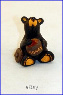 Big Sky Carvers Bearfoots Bear Eating Honey Mini Figurine New Free Shipping